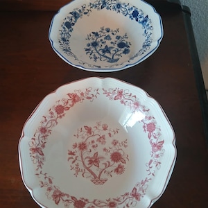 Hankook Blue/White Large Serving Bowl with 4 Small Bowls (Set) and Red/White Hankook Serving Bowl, Onion Pattern, Woolworth, Farmhouse Decor
