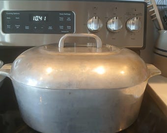 Vintage 1970s Wagner Ware Magnalite Dutch Oven/Roaster with Trivet