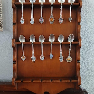 Vtg MCM 1960s Wood Souvenir Spoon 18 Slot Display Collection Hanging Shelf/Rack - Mother&#39;s Day - Spoons Included!