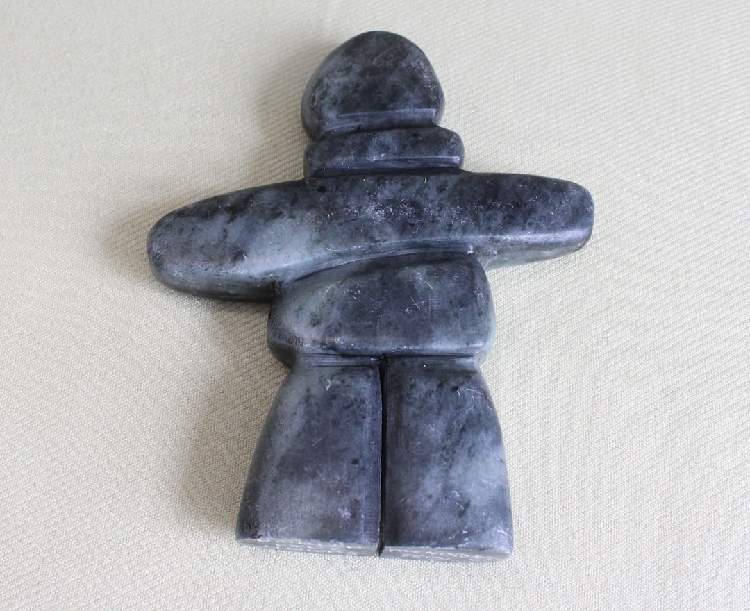 1993 Signed Soapstone 幾何学彫刻 天然石オブジェ 置物 Signed Soapstone Inukshuk Carving: Green & Black Polish, 5+ Inches