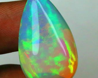 Welo Feueropal Cabochon, Tropfen Form, 20,70 ct gefasster Edelstein