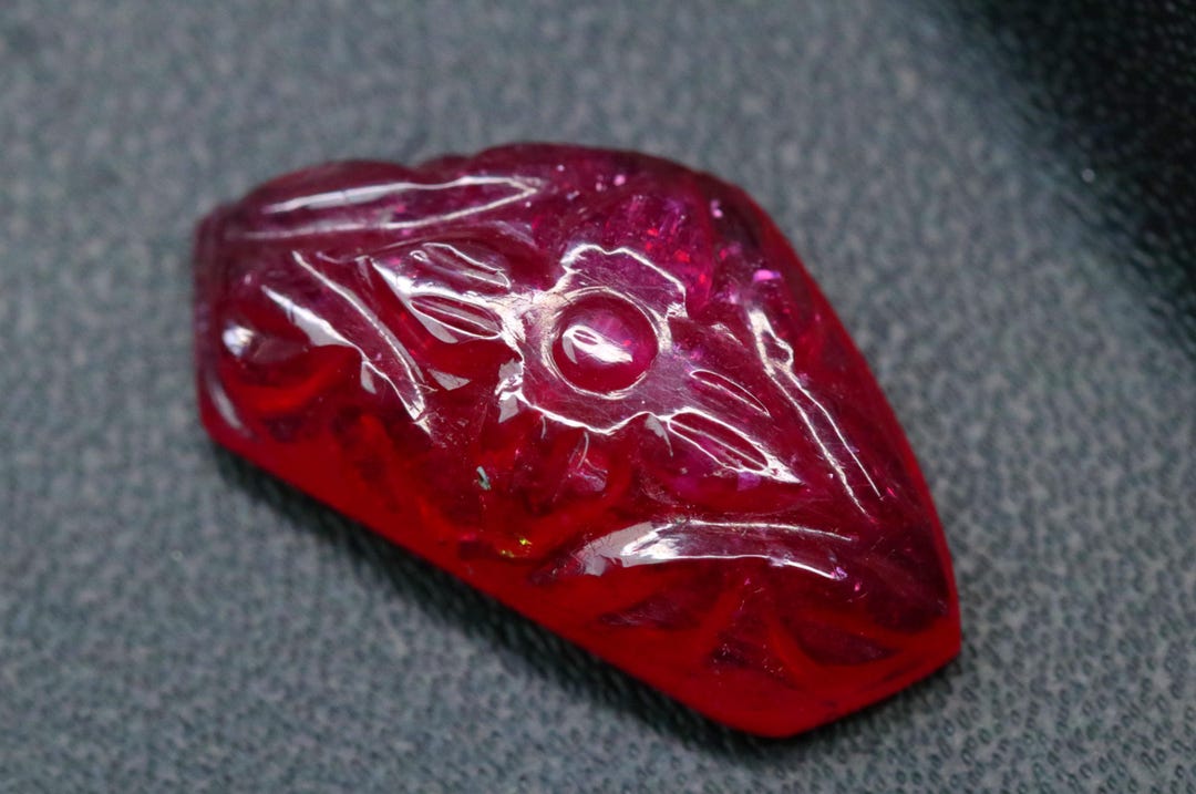 Triangular Ruby 10 Ct Handmade Carved Ruby Gemstone: Natural Red Ruby, Triangular ...