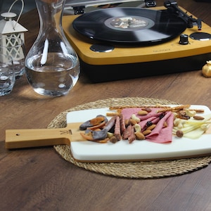 Berlin Custom Schneidebrett, Schneidebrett aus Marmor Käse, Charcuterie Brett, Marmor und Holz Brett, Weißes Schneidebrett aus Corian