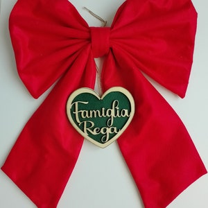 Natale Fiocco Fuori Porta in Pannolenci con Cuore in Legno Personalizzato 50 x 36 cm Mod. ROSSO E VERDE INGLESE 20 Artigianale Fatto a Mano