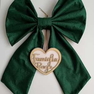 Natale Fiocco Fuori Porta in Pannolenci con Cuore in Legno Personalizzato 50 x 36 cm Mod. Verde Ing Cuore Bianco 13 Artigianale Fatto a Mano
