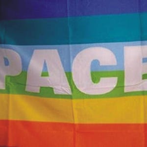 Bandiera con Stampa PACE Artigianale 60 x 90 cm. Arcobaleno, Tessuto Eco Friendly