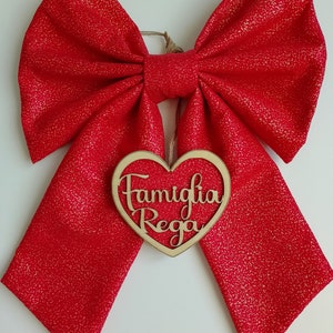Natale Fiocco Fuori Porta in Pannolenci Brill con Cuore in Legno Personalizzato 50 x 36 cm Modello ROSSO BRILL 32 Artigianale Fatto a Mano
