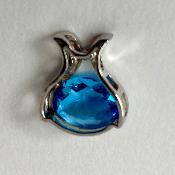 10k White Gold Checkerboard Aquamarine and Diamond Chain Slide Pendant 10k White Gold Checkerboard Aquamarine and Diamond Chain Slide Pendant