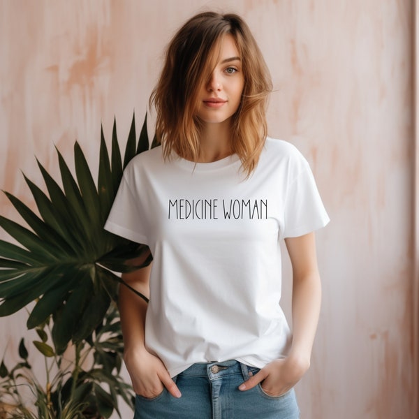 Medicine Woman T-shirt Plant Medicine Shirt Herbalist Tee Divine Feminine Plant Lover Shirt Shaman Tshirt Cuendera Wisewoman Healer Tee