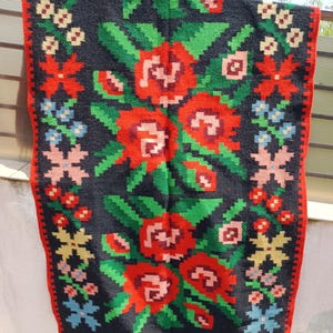 Vintage Romanian rug, handmade wool rug, kilim Moldavian art, hand-woven in the 50s, boho floral style, tapis moldave, 260x115cm.