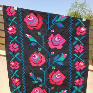 Vintage Romanian rug, handmade wool rug, kilim Moldavian art, hand-woven in the 50s, boho floral style, tapis roumain, 190x145cm.