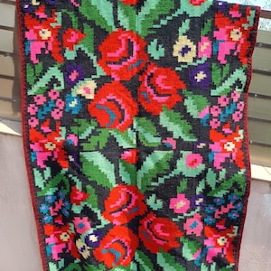 Vintage Romanian rug, handmade wool rug, kilim Moldavian art, hand-woven in the 50s, boho floral style, tapis moldave, 270x118cm.