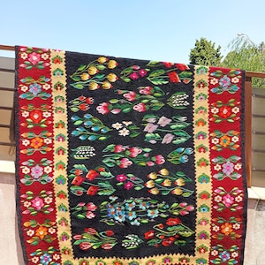 Vintage romanian rug, handmade wool rug, kilim Oltenian art, hand-woven in the 50s, boho floral style, tapis roumain, 245x150cm.