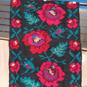 Vintage Romanian rug, handmade wool rug, kilim Moldavian art, hand-woven in the 50s, boho floral style, tapis moldave, 180x120cm.