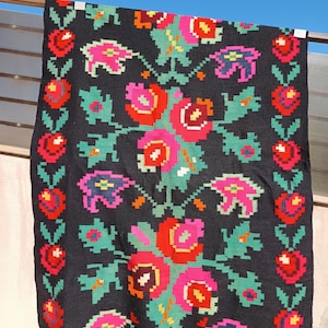Antique Romanian rug, handmade wool rug, kilim Moldavian art, hand-woven in the 20s, tapis moldave, cozy boho style, 210x130cm.