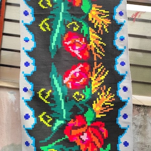 Vintage romanian rug, handmade wool rug, kilim Moldavian art, hand-woven in the 60s, boho floral style, tapis moldave, 240x84cm.