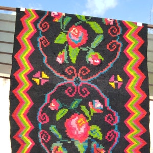 Antique Romanian rug, handmade wool rug, kilim Moldavian art, hand-woven in the 20s, tapis moldave, cozy boho style, 200x150cm.