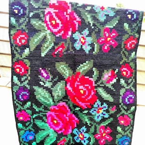Vintage romanian rug, handmade wool rug, kilim Moldavian art, hand-woven in the 70s, boho floral style, tapis moldave, 230x118cm.