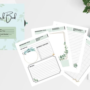 Könnte beinhalten: Eine druckbare Laborbuchvorlage mit einem hellblauen Umschlag mit dem Text "Lab Book" und grünen Blättern. Die Seiten enthalten Abschnitte für den Titel des Experiments, die benötigten Materialien, die Methoden, die Datenreferenz, die Zusammenfassung des Experiments und ein Raster zur Datenerfassung.