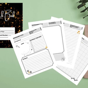 Könnte beinhalten: Ein schwarzer und goldener Laborgelenkdeckel mit einem sternenübersäten Hintergrund und dem Text "Lab Book". Der Deckel bietet Platz für den Benutzer, um seinen Namen, den Projekttitel, die Laborgelenknummer und das Datum einzutragen.