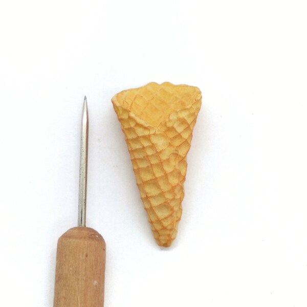 Ice cream cone to garnish in polymer clay / handmade