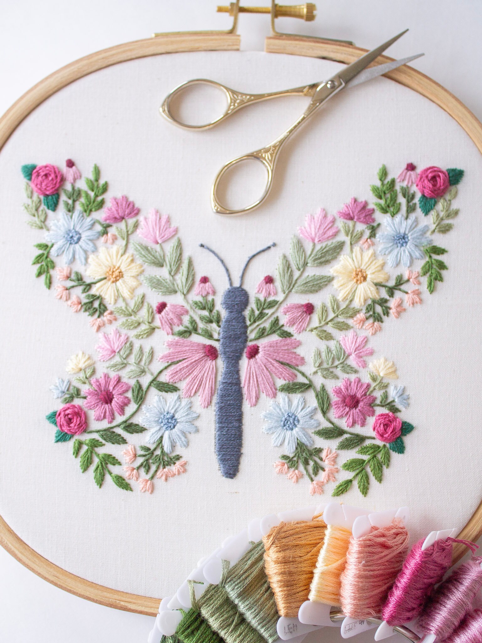 立体刺繍の花と蝶々 | 株式会社誠文堂新光社