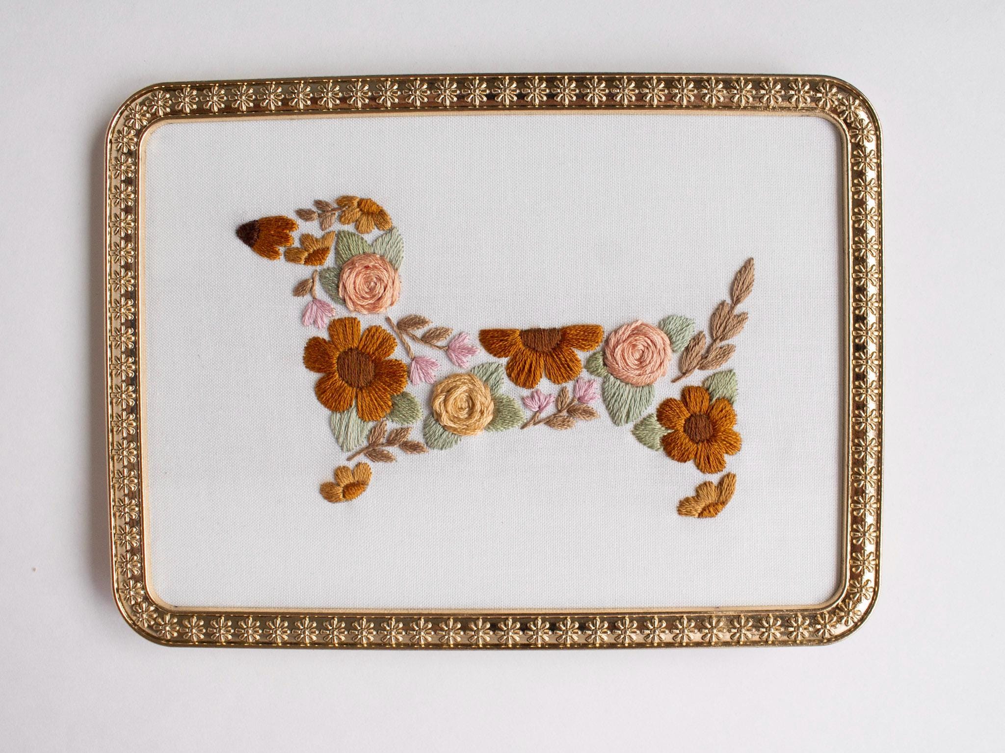 犬の刺繍PDFパターン｜愛らしいダックスフンド｜ダックスフンドの子犬