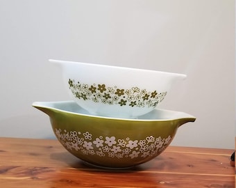 Pyrex Crazy Daisy I 444 4 qt I 443 2.5 qt I GUC I No cracks or chips