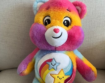 Oso Cariñosito Arcoíris de 35 cm TCFC Diversión básica Peluche con  dos estrellas fugaces sonrientes en el pecho
