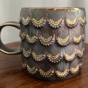 Vintage Ceramic Starbucks Anniversary Collection Textured Coffee Mug 10 Fluid Ounces 296 ml Brown with Gold Scallops