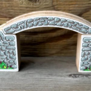 2002 Thomas and Friends Arched Cobble Stone Bridge Overpass 3 Pieces Vintage Gullane