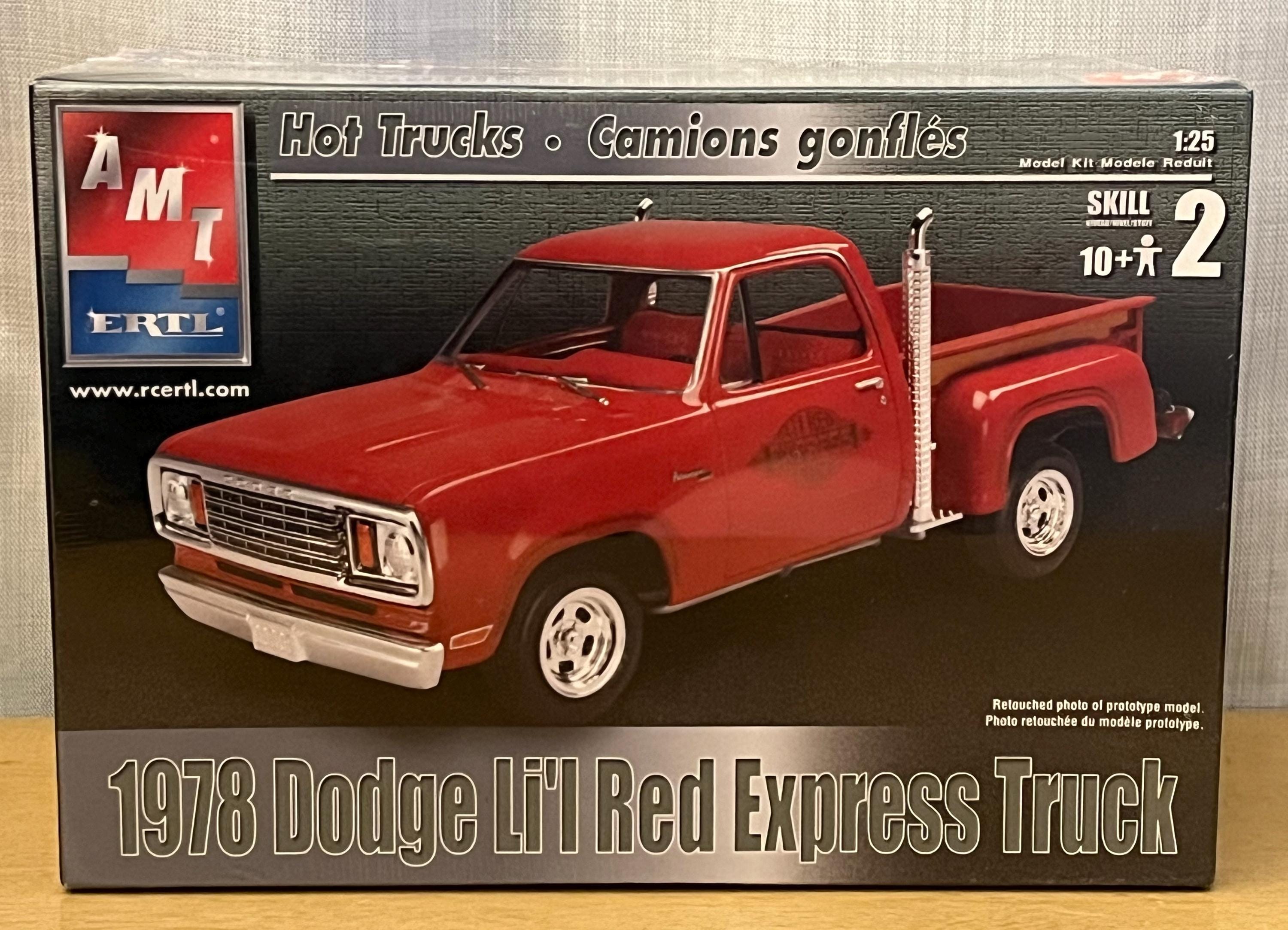 AMT / ERTL Plastic Model Kit 1:25 Scale Skill 2 Ages 10+ Hot