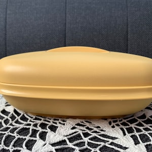 Vintage 6 kopjes 1,4 l oogstgouden ovale tupperwarestomer met deksel 1273-3, 1274-4, 1275-5 en 1276-6 Vierdelige set groentestomer vergiet