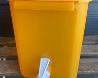 Tupperware kan waterdispenser 8,7 l geel/oranje kleur
