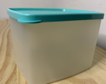 Blue Stackable Square Tupperware Container 312-9 with Lid 5550C-1