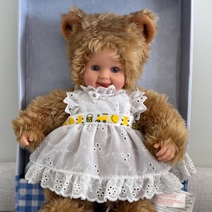Vintage 2002 Anne Geddes 10” Baby Bear with blue eyes