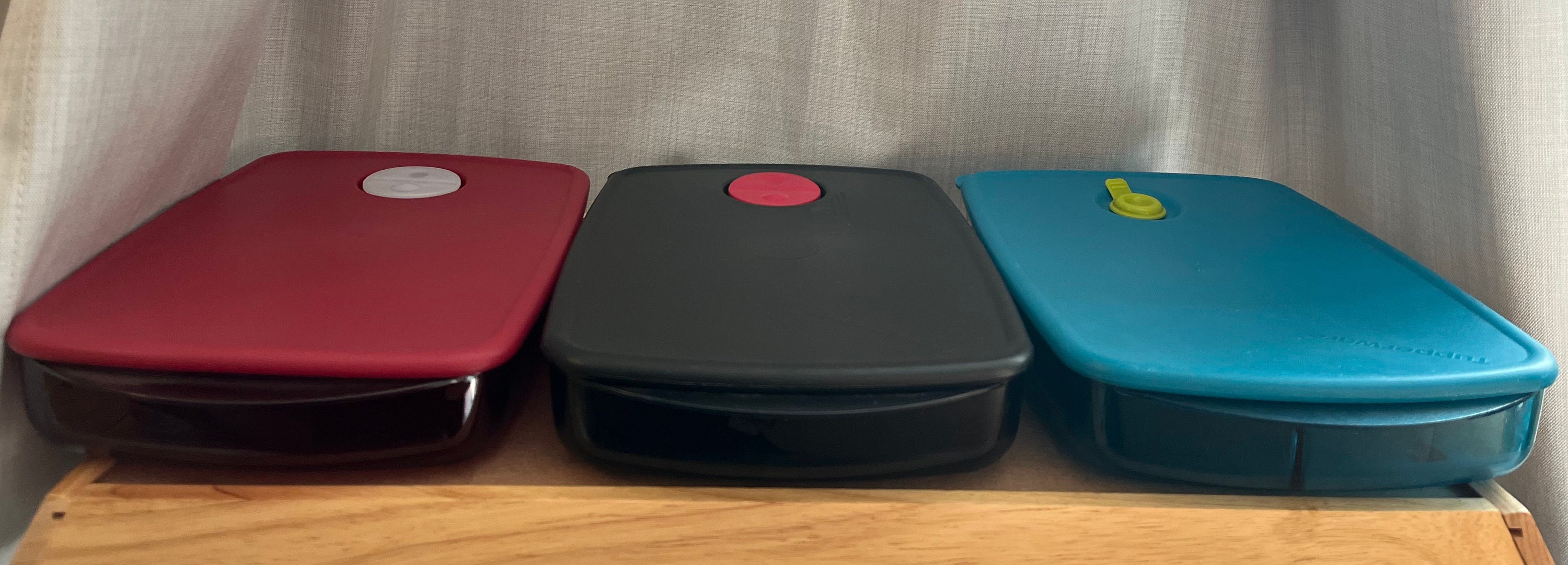 【値下げ】新品未使用　Tupperware　ニューMMスターターセット（その１） Tupperware Rock N Serve Vented Containers 1.4L / 6 Cups, Microwave