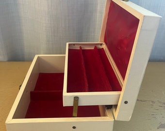 Vintage Mele Jewelry Box: Cream Vinyl Exterior, Red Velvet