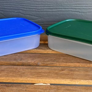 Vintage Tupperware Modular Mates 1608/1610, 8-1/2 kubków, +/- 2 l, wyprodukowano w USA 10-1/2” długości x 6-3/4” szerokości x 2-1/4” wysokości