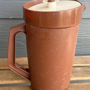 Vintage Tupperware Brown Juice Jug 800 Pitcher