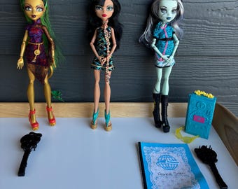 Monster High 11” Dolls Scaris City of Frights Series