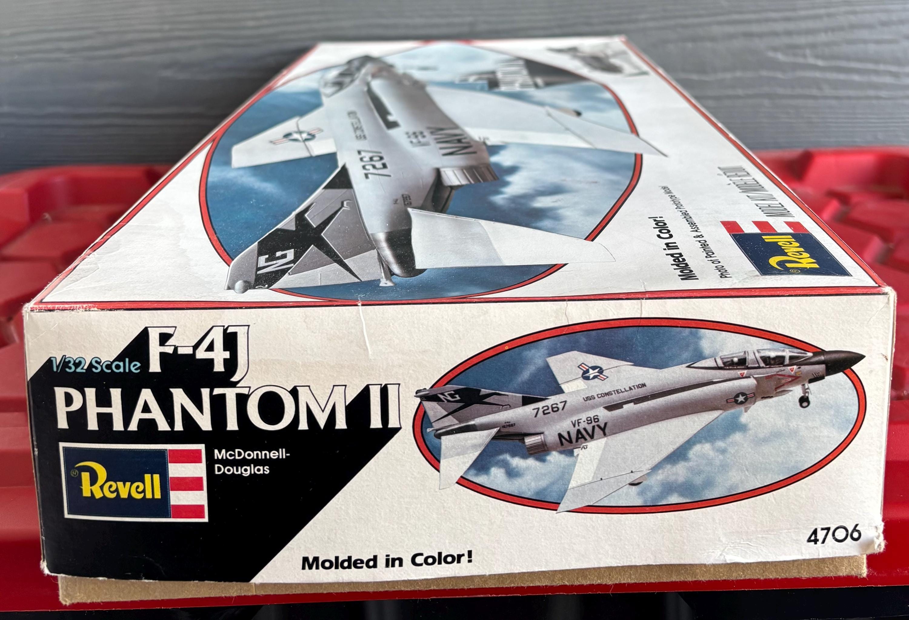 Revell F-4J Phantom II Mcdonnell-douglas Navy Aircraft 4706, 1:32
