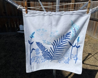 Vintage Velour Exclusive Towel White with Blue Fern Leaves 100% Cotton 18-1/2” Wide x 38” Long