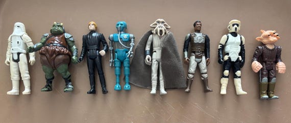 スターウォーズ　フィギュア　まとめ売り　年代物 1980年代のヴィンテージスターウォーズキャラクターのフィギュアからお