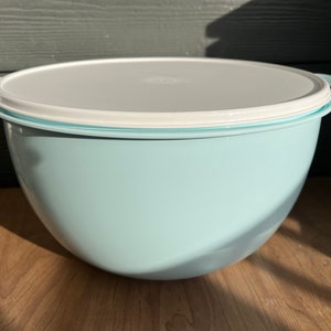 Tupperware Thatsa Mega Bowl Turquoise Blue 42Cups, +/- 10L, 5377A-2 with White Lid 2827E-1 Mega Fix n Mix, Serve and Store