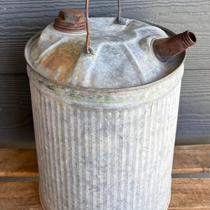 Vintage gegalvaniseerd metalen gasblik industrieel decor