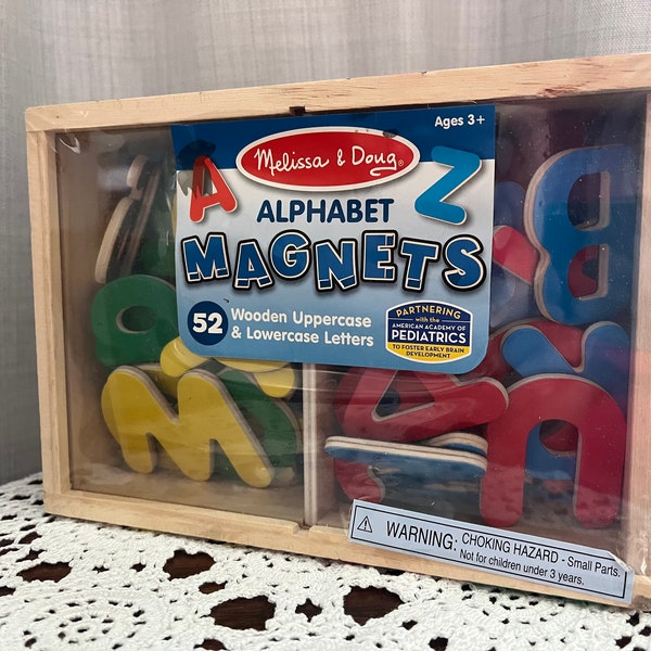 Melissa and Doug Aimants alphabet 52 lettres majuscules et minuscules en bois à partir de 3 ans