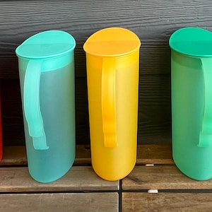 Tupperware Impressions Juice Jug with Rocker Lid 2.1 L, 8-3/4 Cups 3333/3334 Pitcher