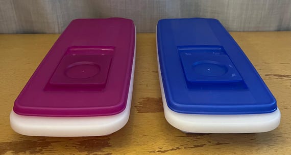 Tupperware Eiswürfelformen für 14 Eiswürfel, 2704A, 2705A, Deckel in Lila oder Blau