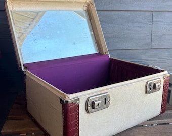 Mid Century Train Case Weekend Travel Makeup luggage with Mirror Cosmetics Storage Purple Satin Interior 1940s / 1950s